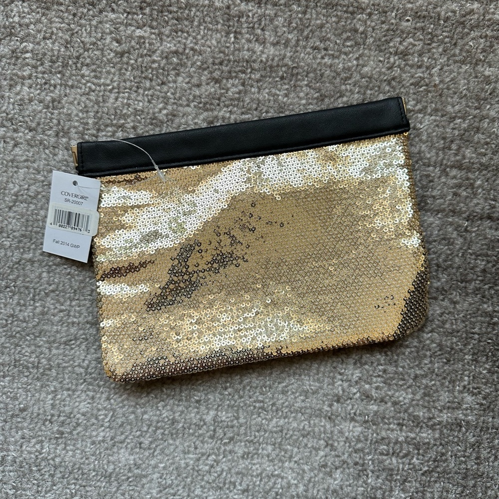 NWT Magnetic Makeup Bag